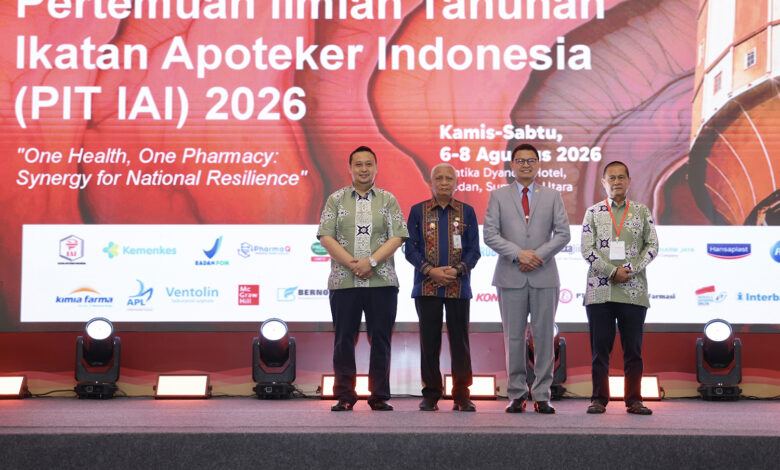 Wagub Surya Tekankan Pentingnya Kolaborasi Pemerintah dan Apoteker Hadapi Tantangan Kesehatan Global
