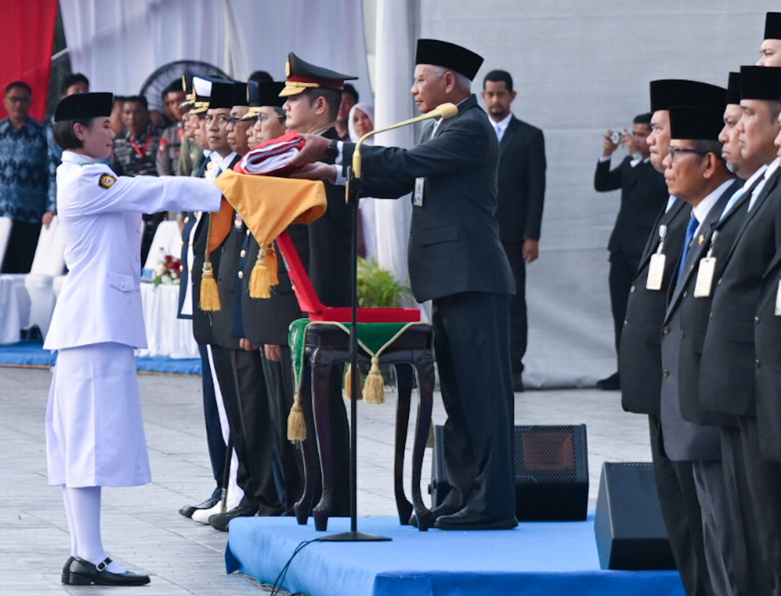 Pimpin Upacara Penurunan Bendera, Wagub Surya Gaungkan Semangat Kolaborasi untuk Percepat Pembangunan Sumut