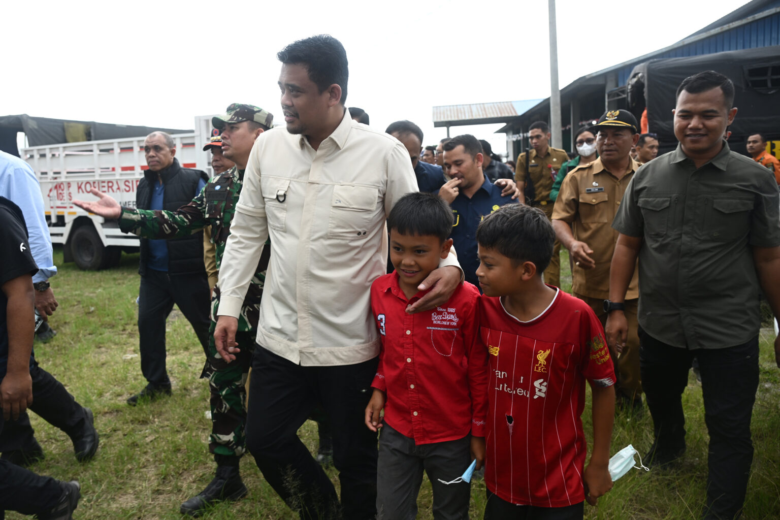 Erupsi Gunung Sinabung, Bobby Nasution Pastikan Kebutuhan Pengungsi Terpenuhi