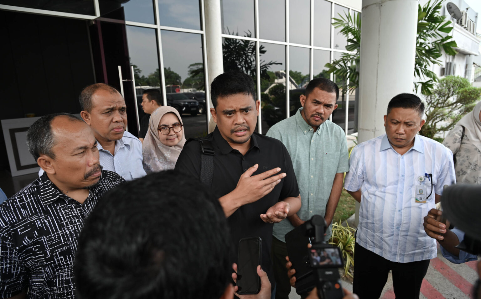Bobby Nasution Berangkatkan Pasien Terduga Korban MBG Karo ke Jakarta untuk Penanganan Lebih Lanjut